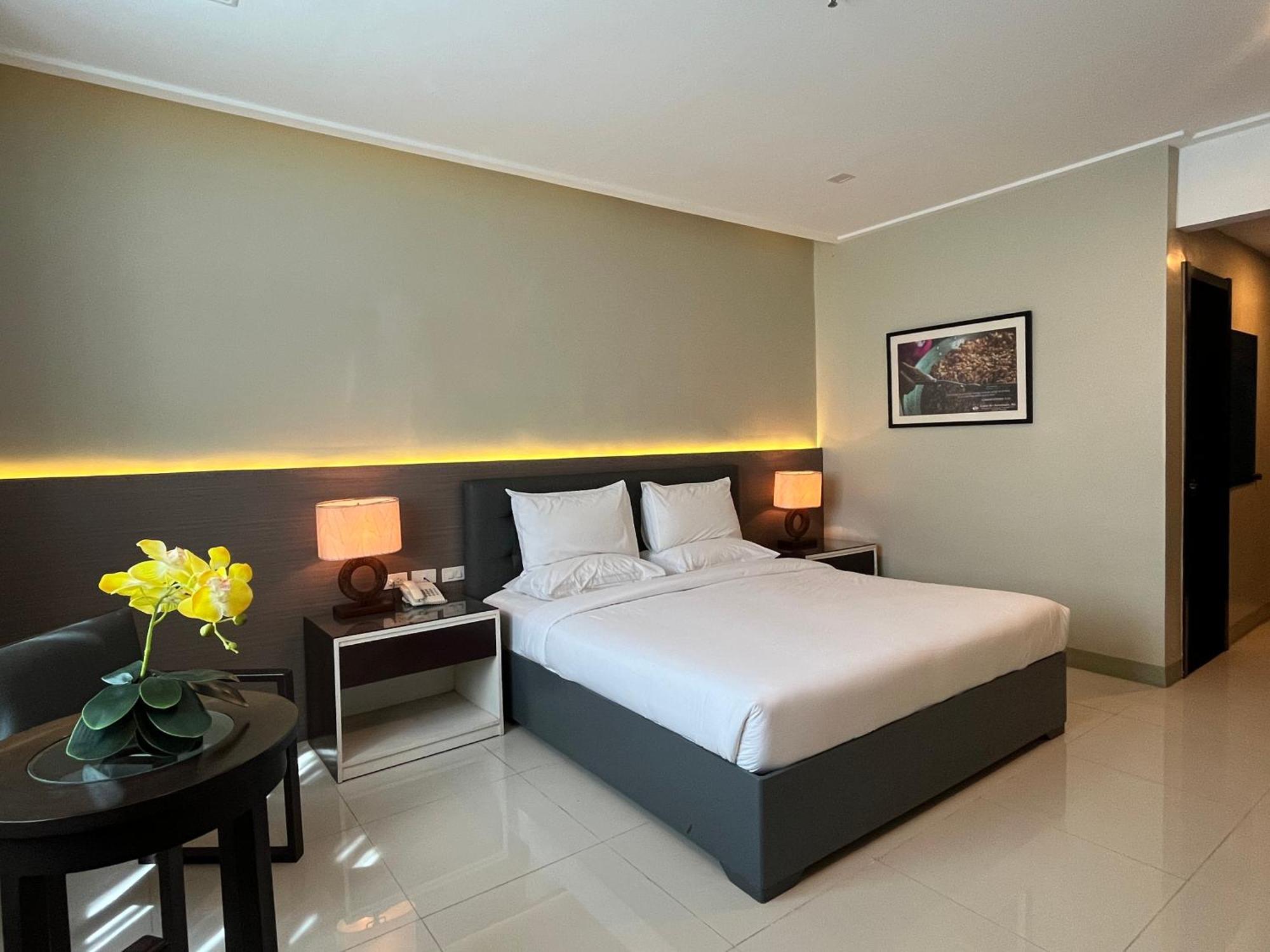 Iloilo Gateway Hotel And Suites Pavia Exterior foto